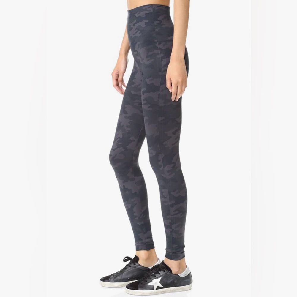 🔥 NWT SPANX Look At Me Now Seamless Leggings BLACK CAMO